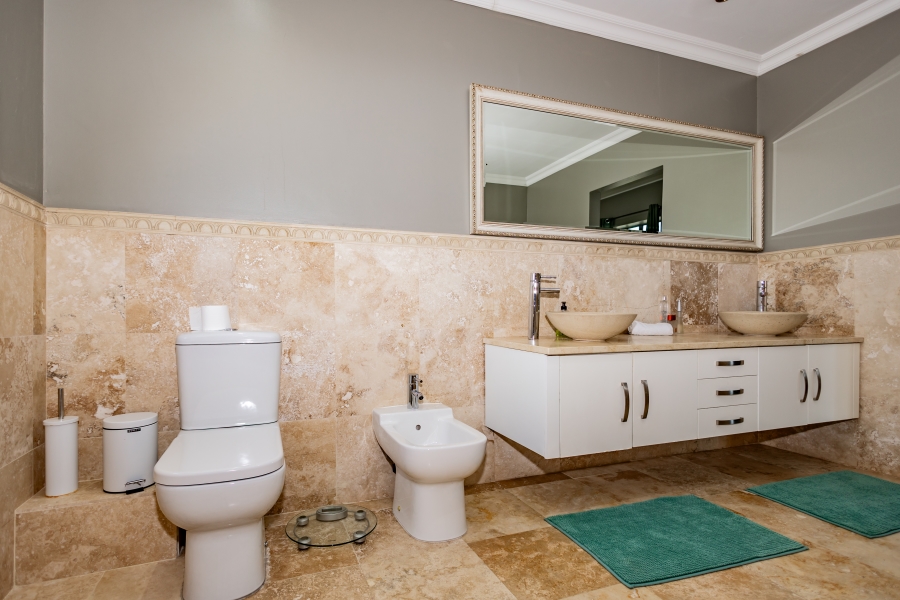 6 Bedroom Property for Sale in Vierlanden Western Cape